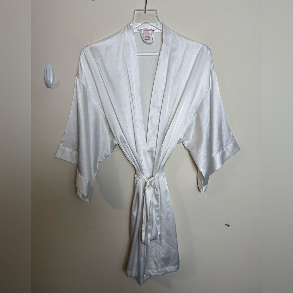 Victorias Secret Silky Short RobeâM/L White